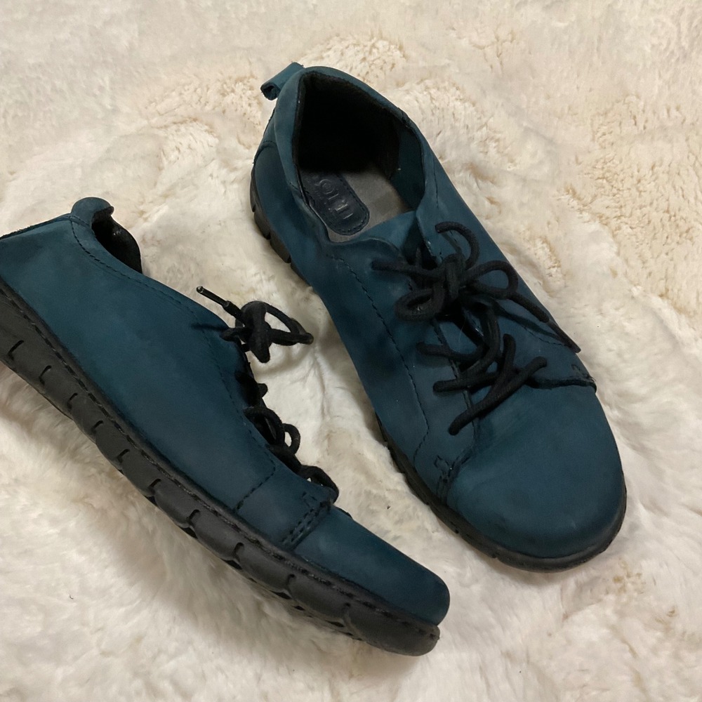 Born Size 7 38 Lace Up Leather Navy Blue Sneakers Comfort Womens